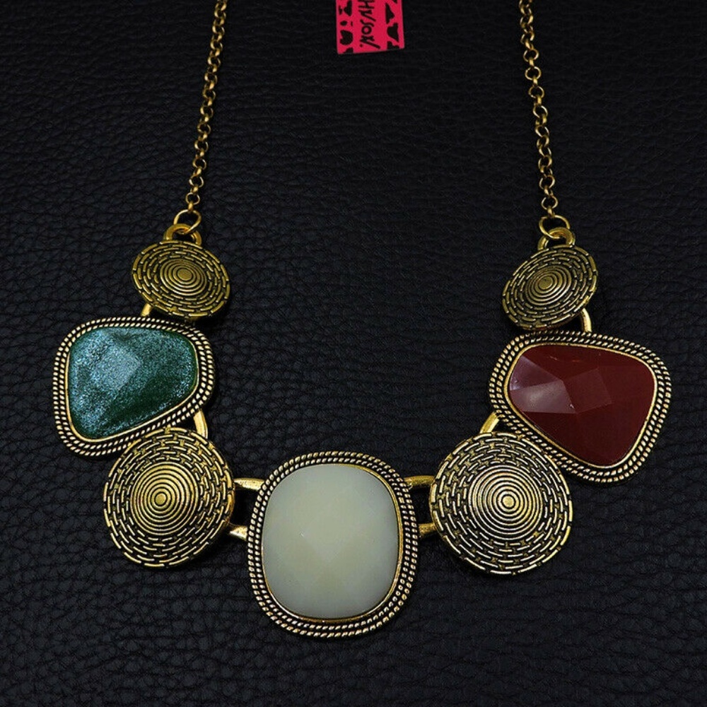Betsey Johnson Choker